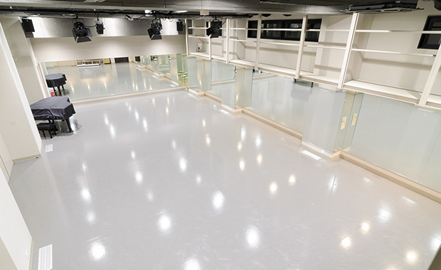 中2階からのスタジオ全景