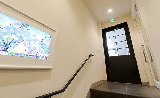 地下スタジオ専用のアプローチ