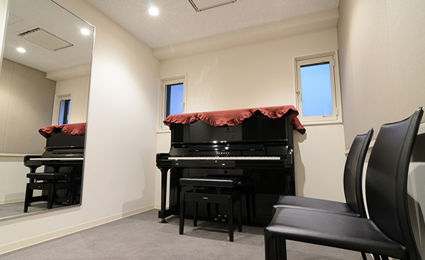 ピアノ・全身が写る鏡を完備